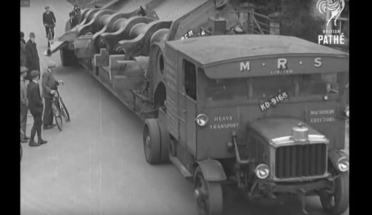 Zseniális retro videó: így szállították az 53 tonnás túlméretes szállítmányt 1932-ben