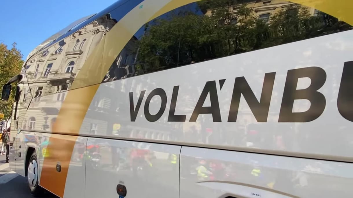 Hétfőtől jön a szigor a tömegközlekedésben, már nem elég a sál vagy a kendő