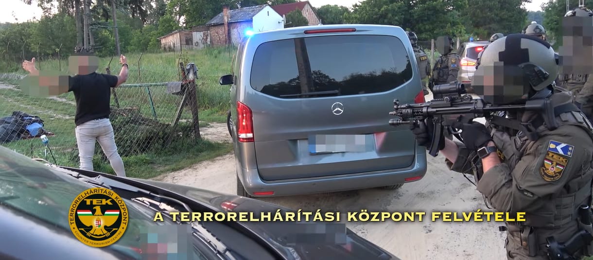 Fegyvert lopott, fegyveres TEK-esek kapcsolták le