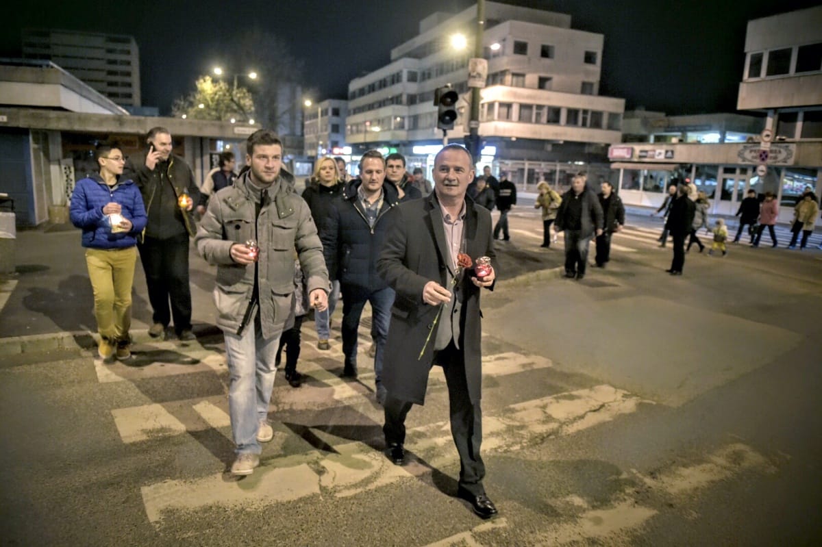 MSZP-koszorúzás Dóra Ottó sírjánál
