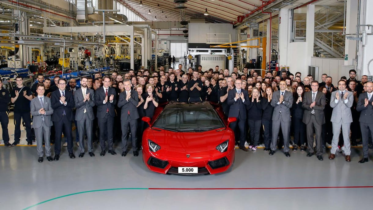 A nap fotója: így ünnepelték az 5000. Lamborghini Aventadort