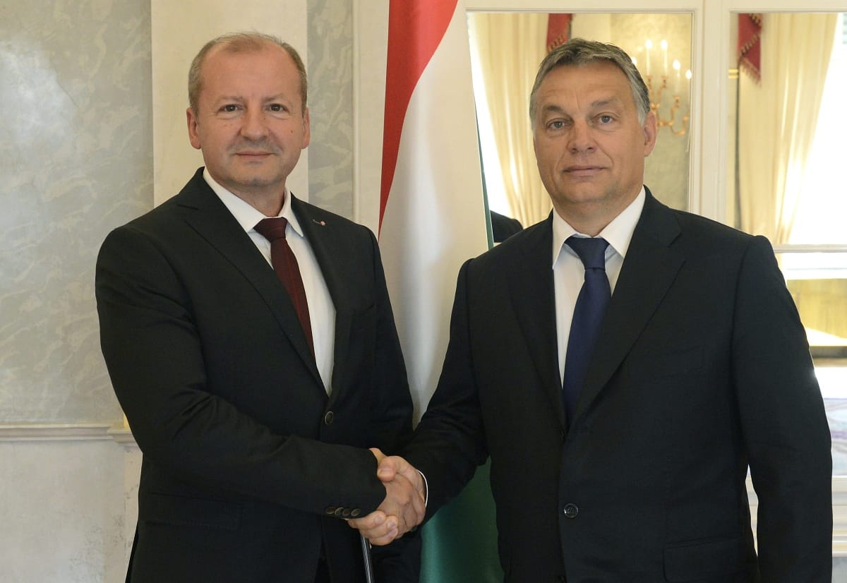 Orbán irányítása alá vonja a Honvédelmi Minisztériumot?