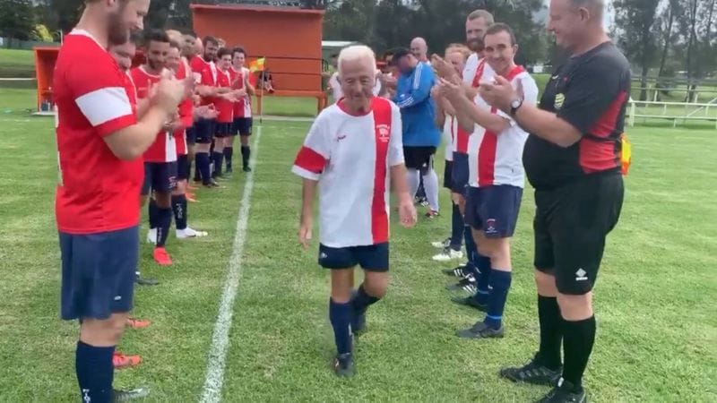80 évesen vonul vissza az aktív sporttól egy angol focista