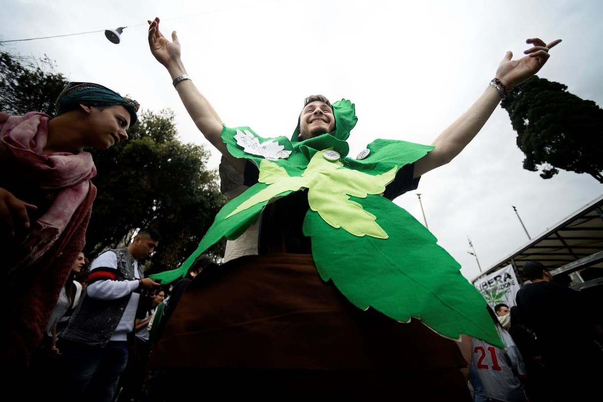 Nagy szívás vagy tiszta haszon? Legalizálják a füvezést Németországban