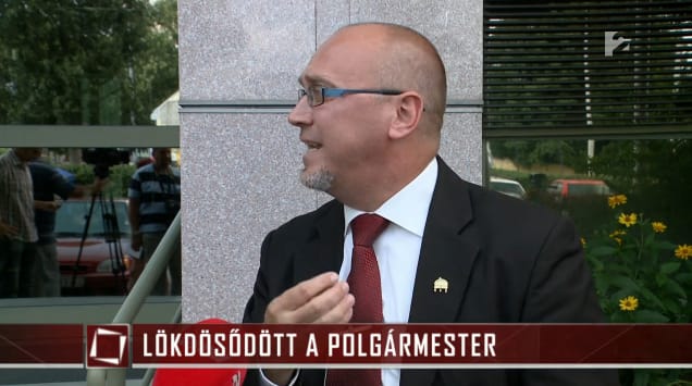 Meglökdöste a TV2 riporterét Érpatak polgármestere – videó