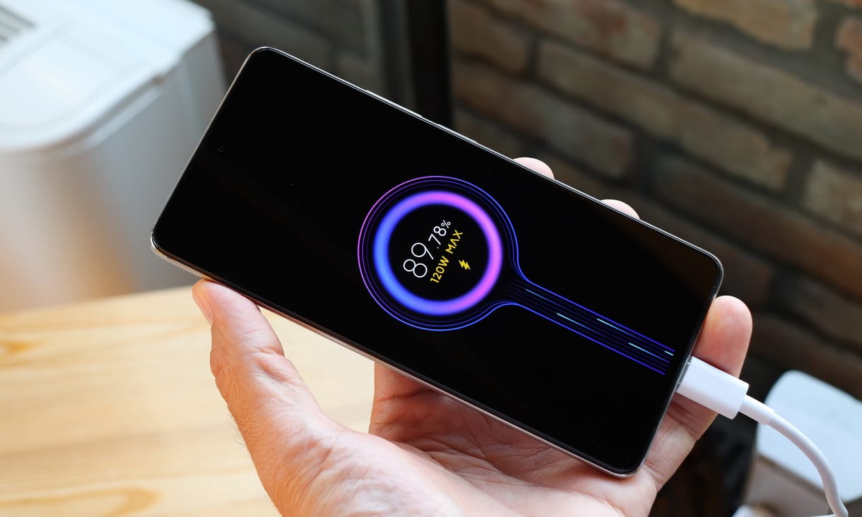 17 perc alatt 0-ról 100-ra: kezünkben a Xiaomi hipergyorsan tölthető mobilja
