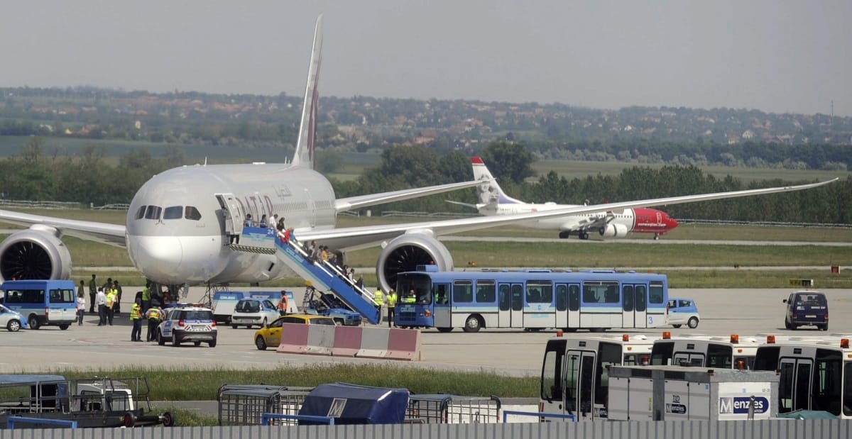 Megjöttek a fotók a Budapesten kényszerleszállást végrehajtó gépről
