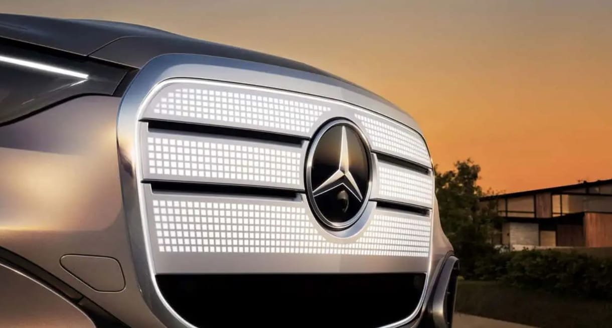 Pixelrácsos hűtőmaszkkal jön az új elektromos Mercedes GLC