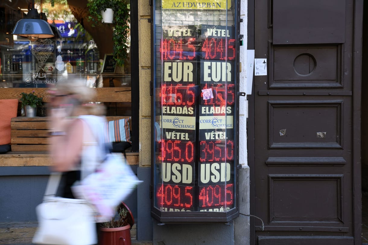 Nagyot erősödött a forint a jegybank és a kormány akciói után
