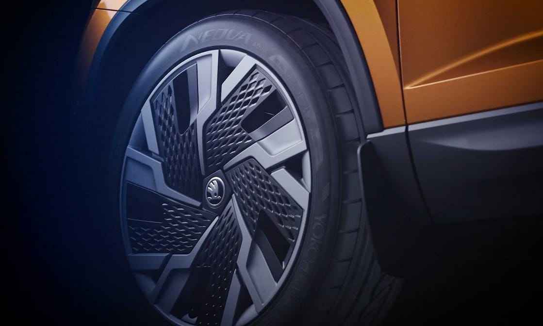Íme, a november végén érkező felfrissített Skoda Karoq