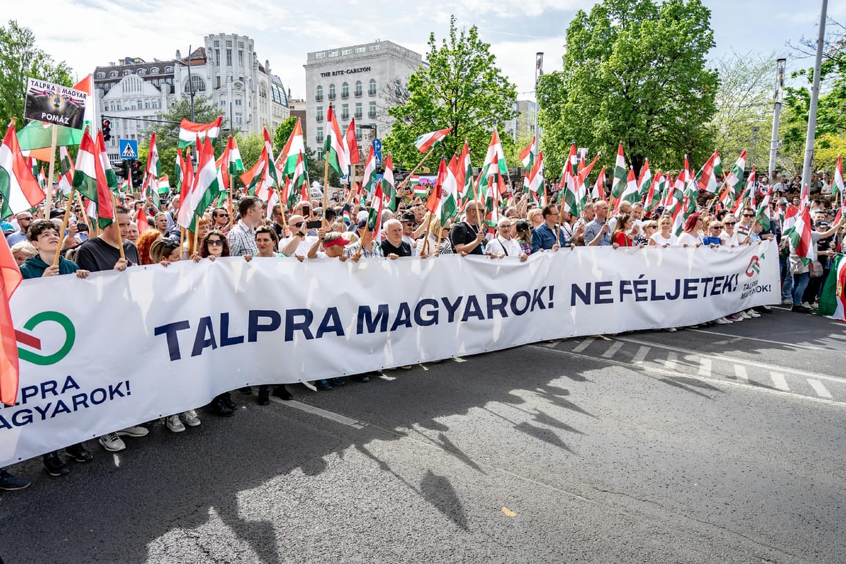 A szavazatok negyedét begyűjtené az EP-választáson, de még nem fedte fel minden kártyáját Magyar Péter