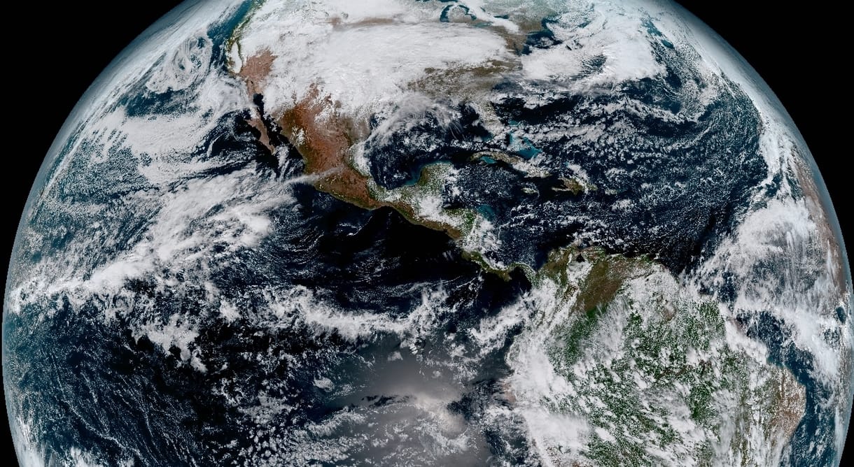 Remek fotókat készít a Földről a NASA új, időjárást figyelő űrszondája