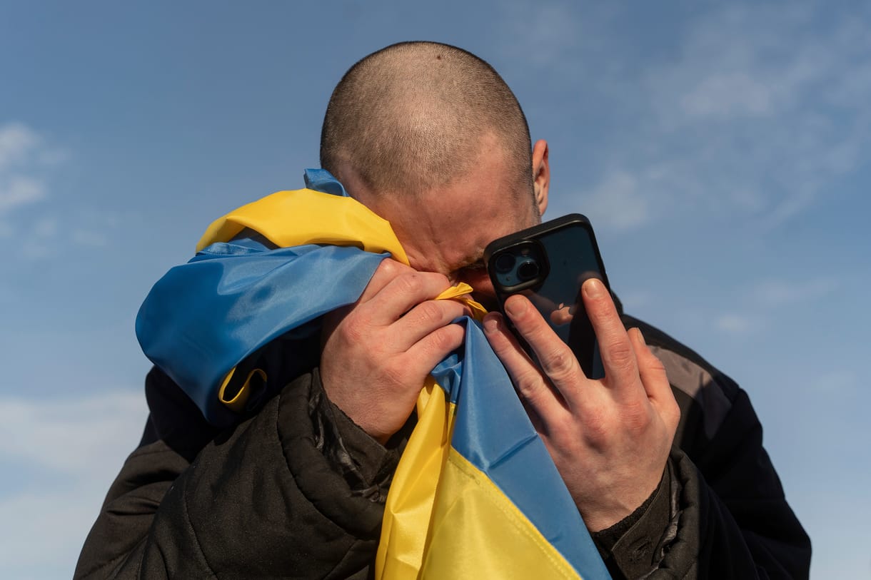 A „Dicsőség Oroszországnak” feliratot vésték a fogságban egy ukrán katona hasára