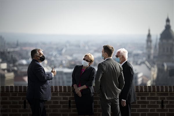 Kunetz Zsombor: Orbán mesterterve és az átvert orvosok