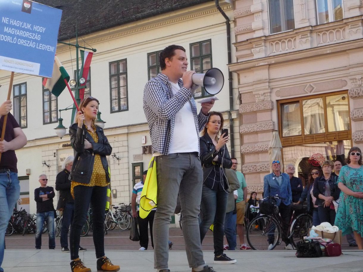 Bemelegítettek Szegeden a szombati tüntetetésre