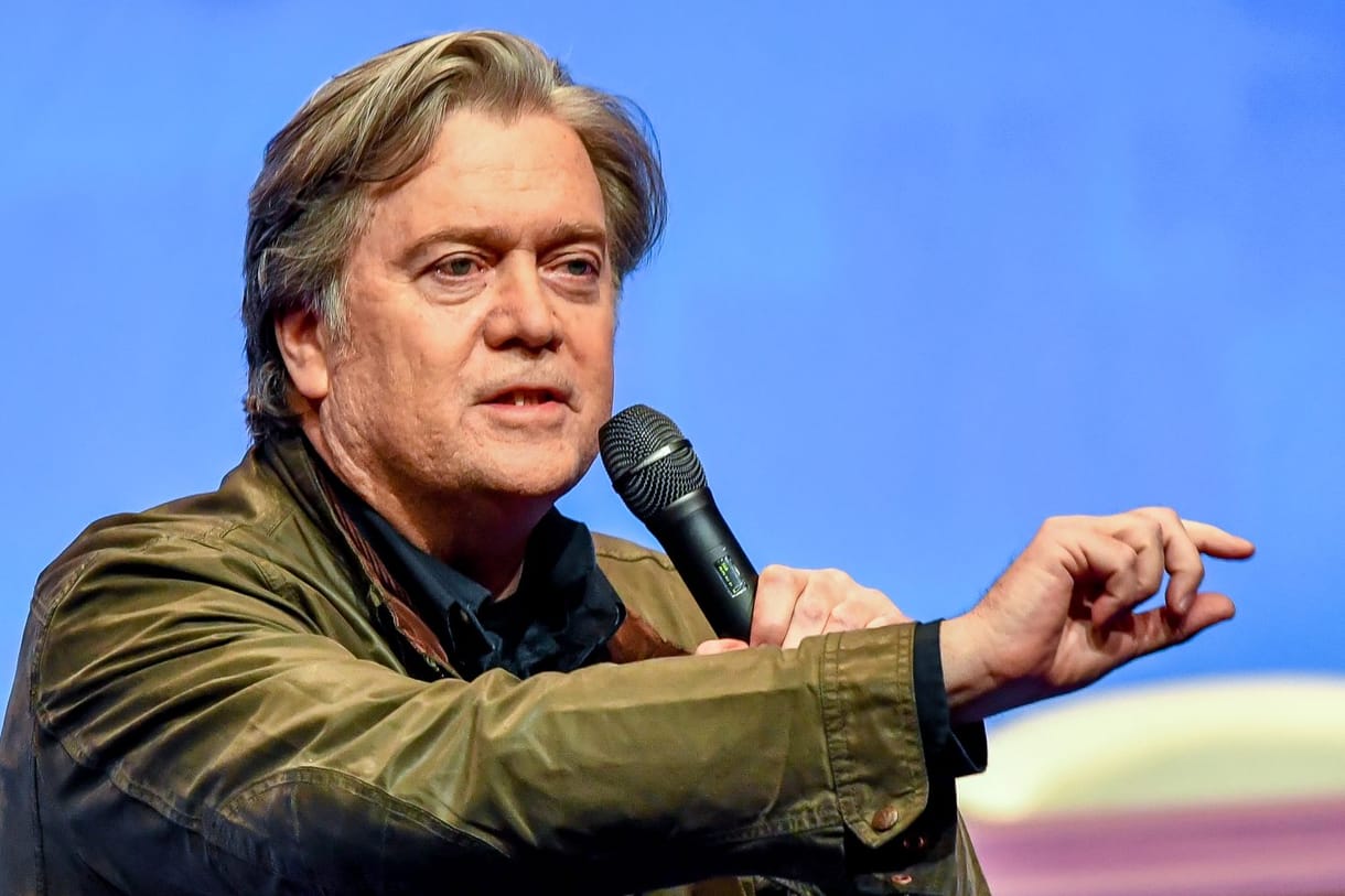 Vádat emeltek a volt Trump-tanácsadó Steve Bannon ellen