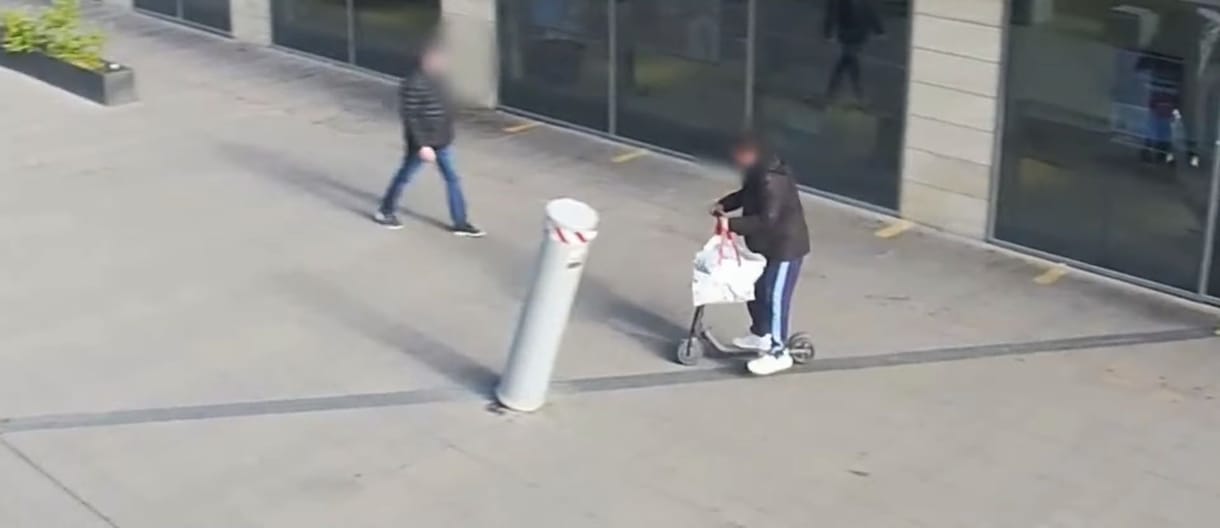 Elkötötte az elektromos rollert, majd eladta 10 ezer forintért
