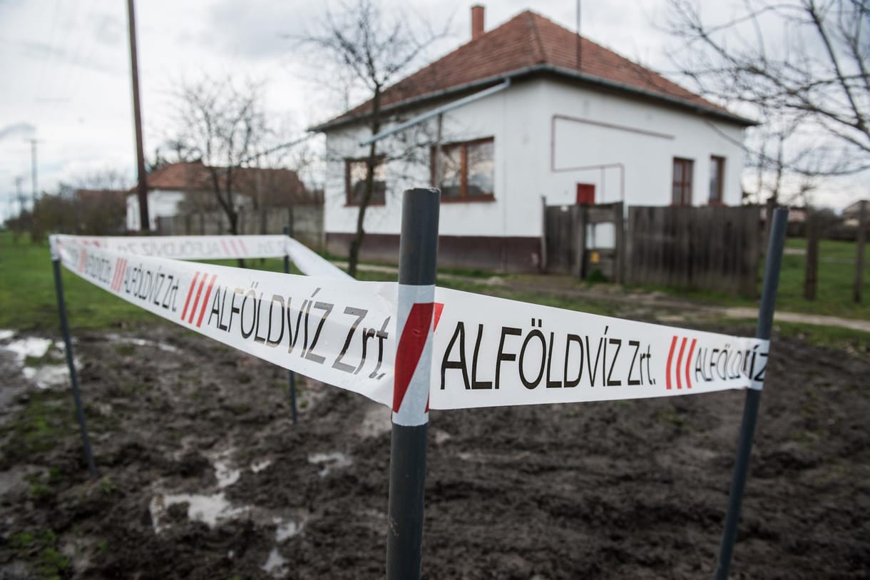 Az Alföldvíz kifeszítve várja, hogy végre átvegye az állam