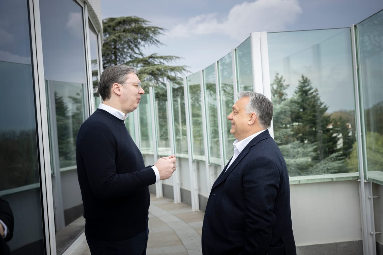 Szerbia elengedi azt a három koszovói rendőrt, akiknek Orbán Viktor személyesen kérte a szabadon engedését