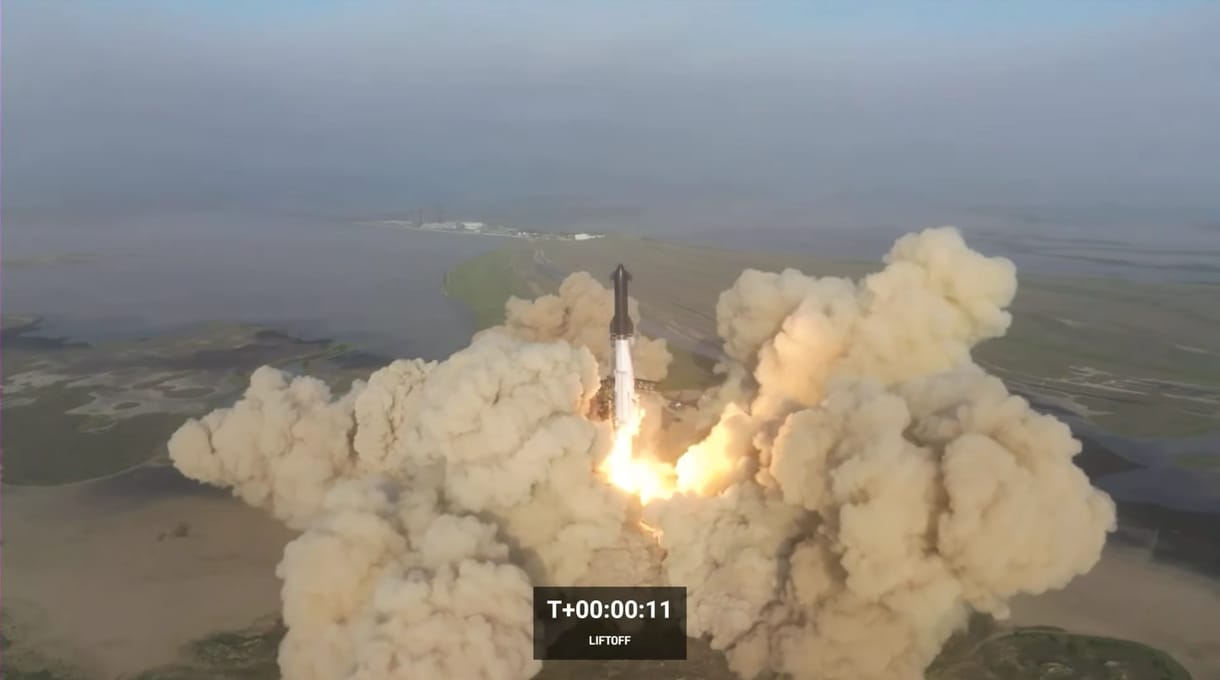 A nagy SpaceX-teszt: útnak indult, majd váratlanul felrobbant a világ legnagyobb űrrakétája