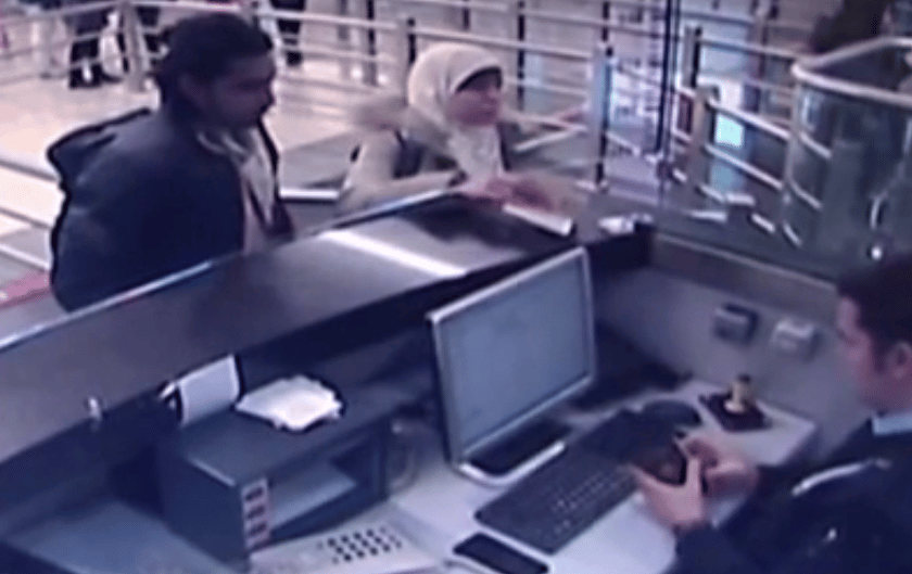 Videó van róla, hogy a túszejtő nője Isztambulba érkezik