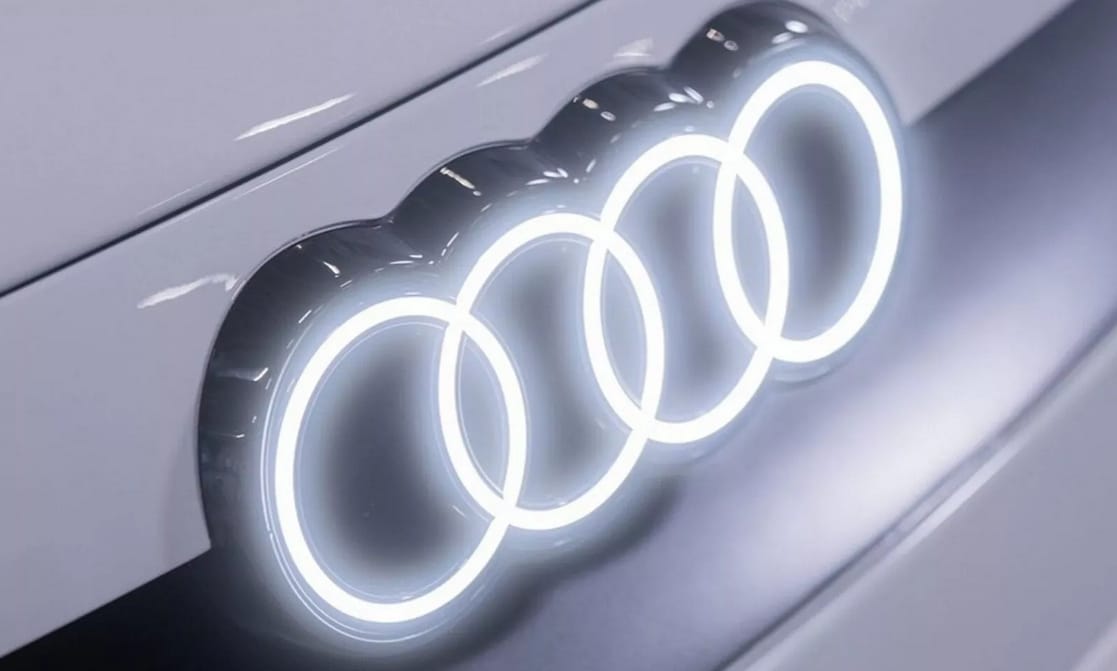 Kicsi villanyautóként támadt fel a 25 éves Audi A2