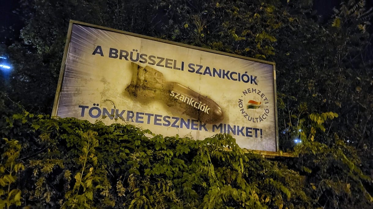 Verhofstadt a Kutyapárt plakátját hitte a kormányénak