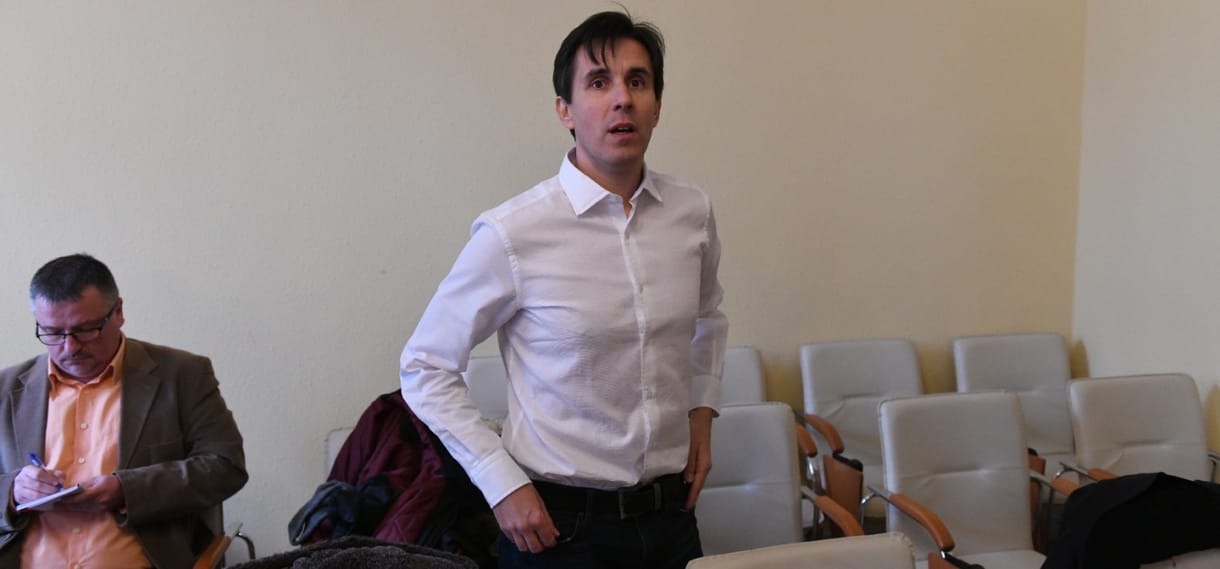 Felfüggesztették Czeglédy Csaba mentelmi jogát