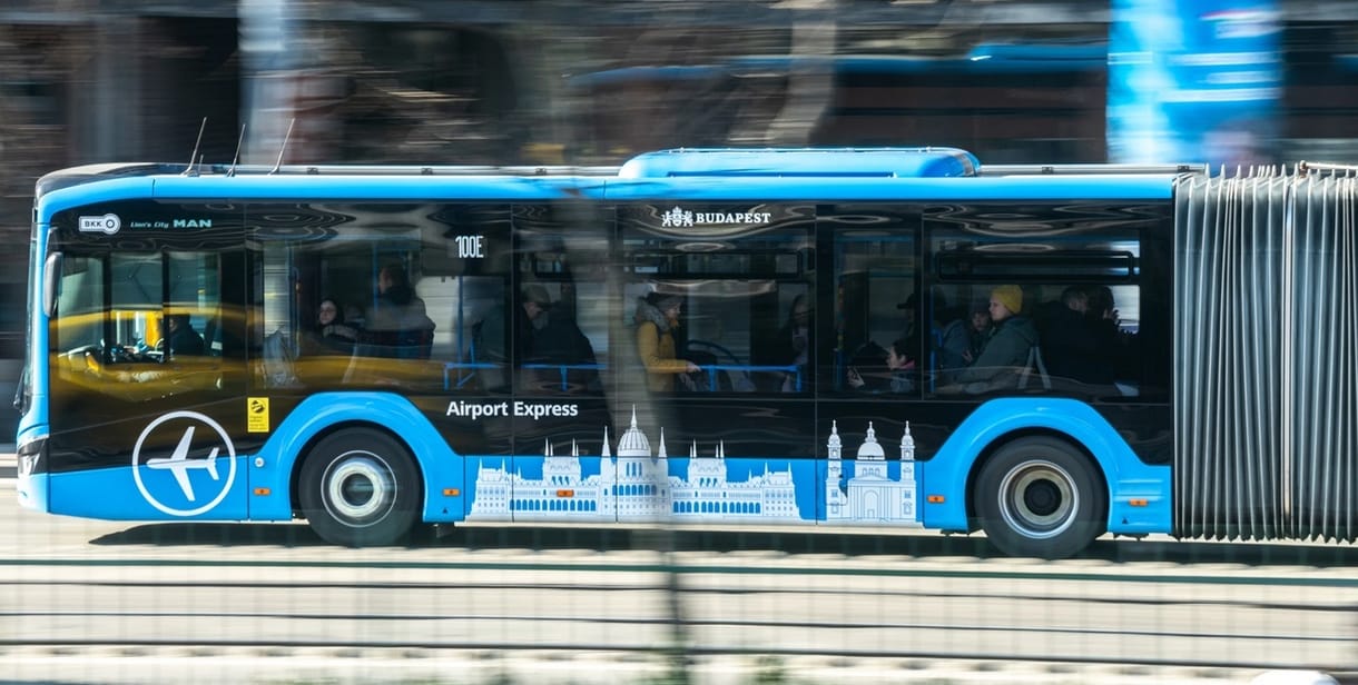 Felpörgeti a BKK a reptéri buszt