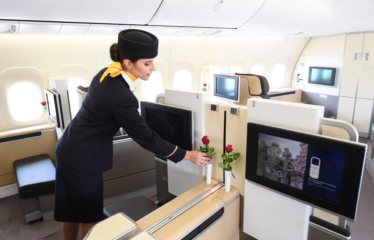 Eltörli a megszokott „hölgyeim és uraim” köszönést a Lufthansa
