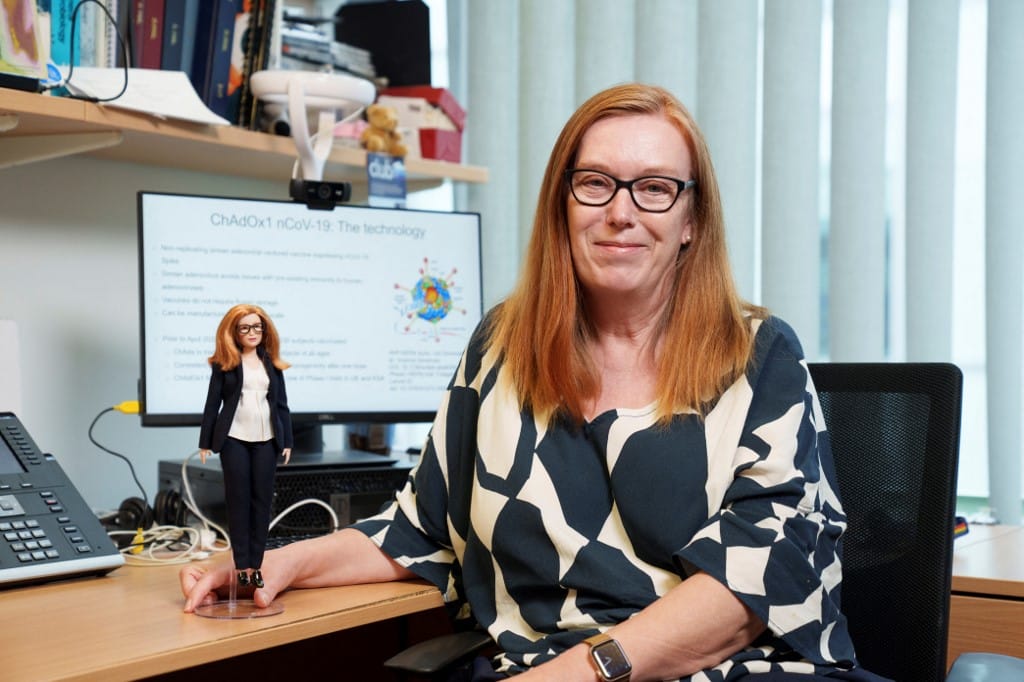 Barbie babát mintáztak az AstraZeneca vakcináját kifejlesztő tudósról