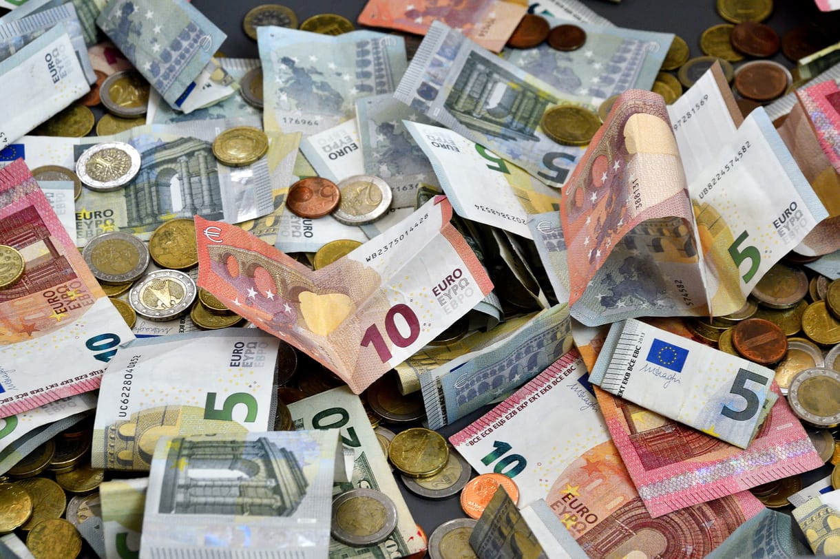 20 millió eurót találtak a pénzmosás ellen küzdő spanyol rendőrfőnök otthonának falaiba rejtve