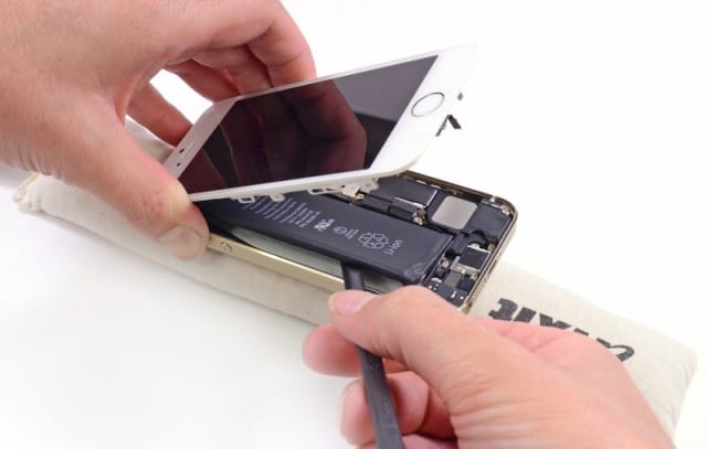 Beismert egy gyártási hibát az Apple, és telefonokat cserél