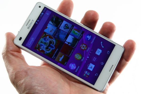 A fiatalúr: ezt tudja ma egy Sony csúcsmobil