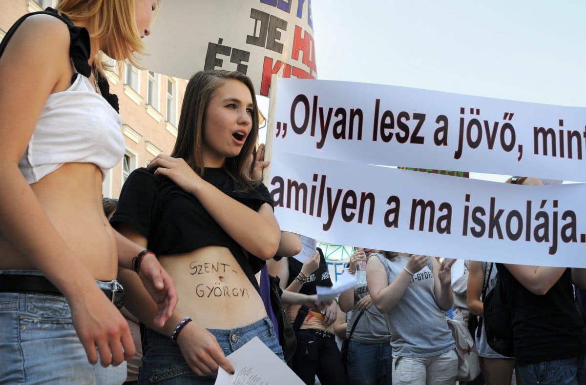Mínusz három év iskola, mínusz hatvan év történelem