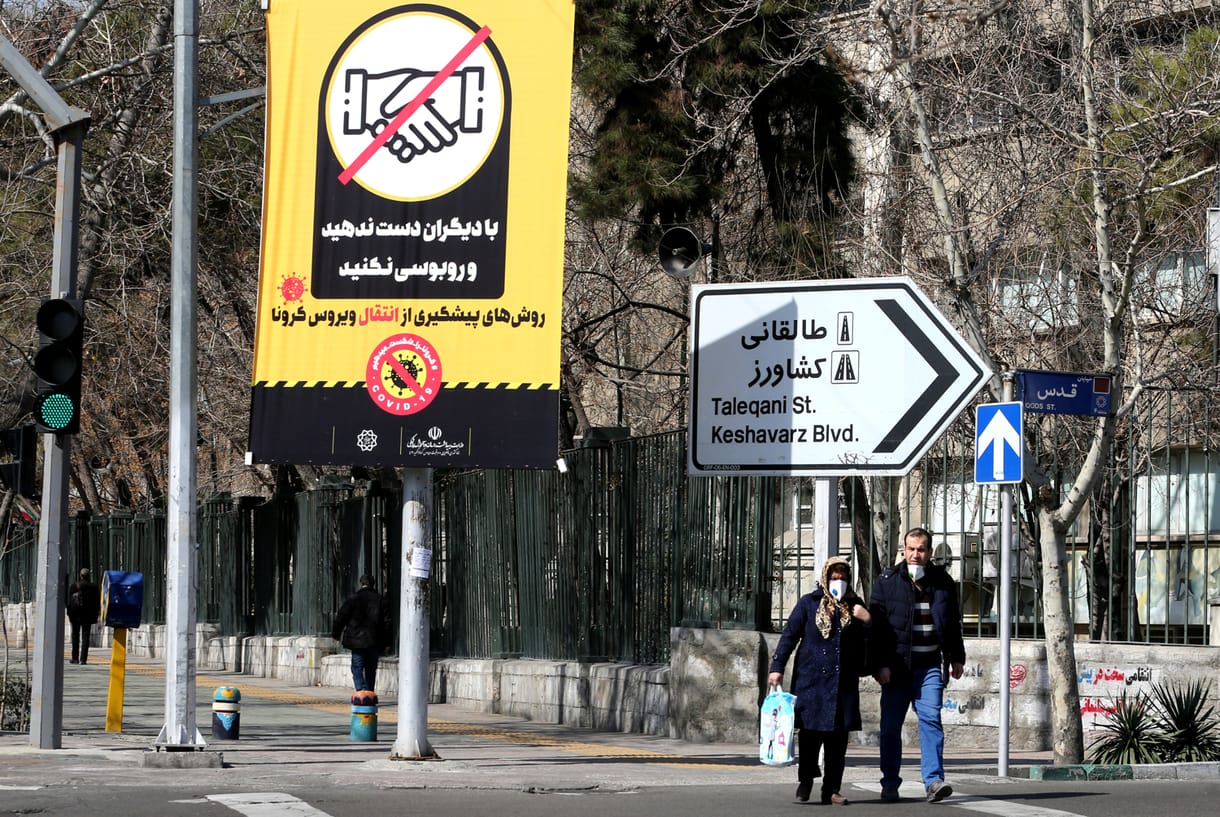 Iránban már tömegsírokba temetik a koronavírus áldozatait