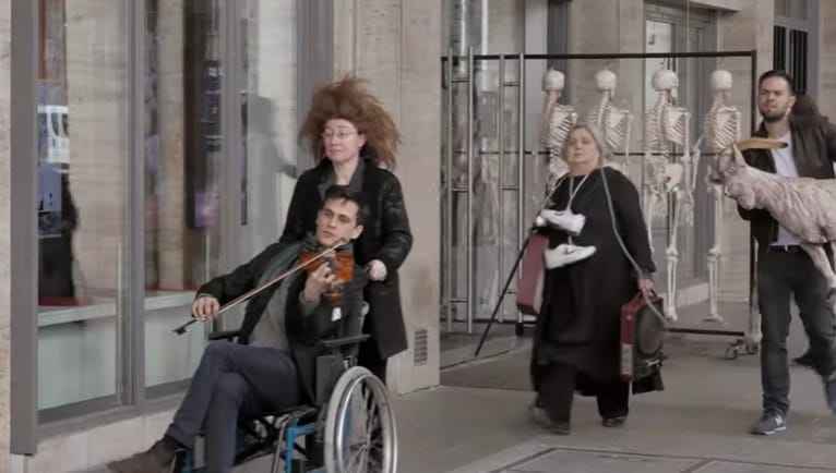 Keserédes videóval búcsúzik színházától az Örkény társulata