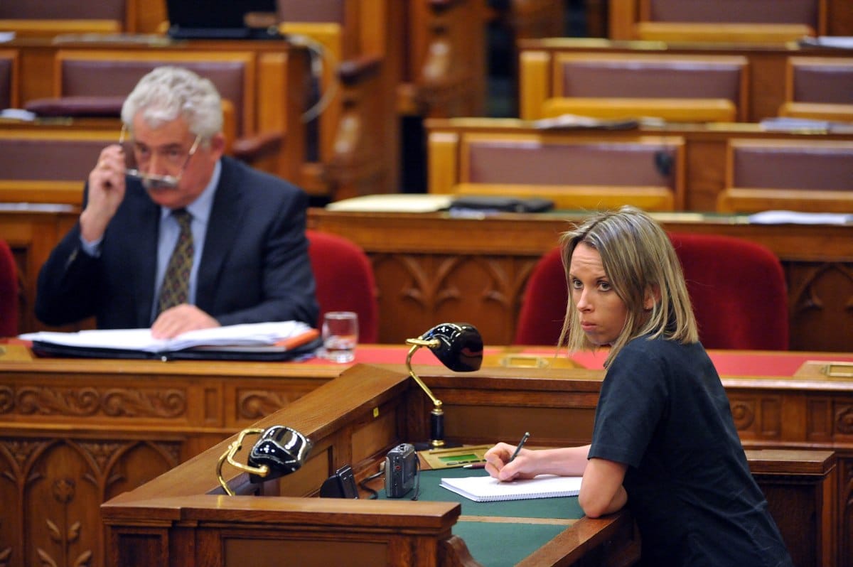 Így dolgoznak világbajnok gyorsíróink a parlamentben - fotógaléria