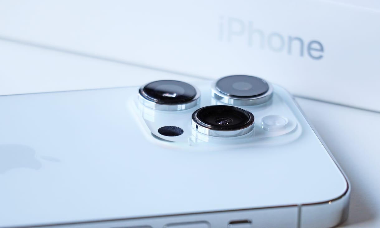 Minden eddiginél nagyobbat guríthat az Apple, jöhet az iPhone 16 Ultra