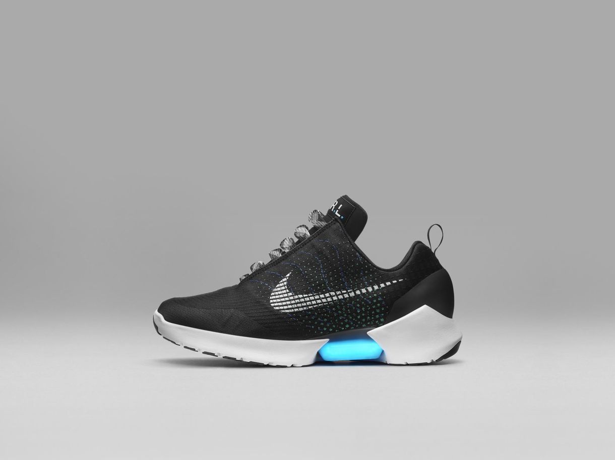 Megvan, hogy mennyibe kerül a Nike önbefűzős cipője. Nagyon sokba