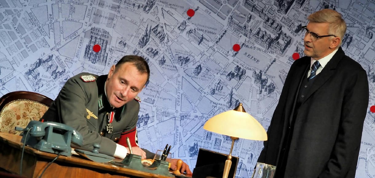 A színház a vélemények, az igazságok ütköztetésének színhelye – interjú Cyril Grey regény- és drámaíróval, a Diplomácia szerzőjével