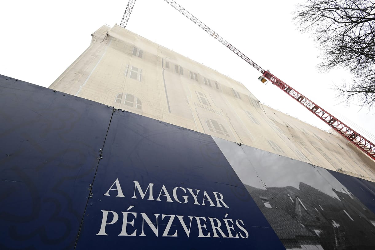Matolcsy jegybankjának ingatlanmágusa szerint semmi látnivaló nincs ott, ahol az ÁSZ túlárazást és herdálást talált