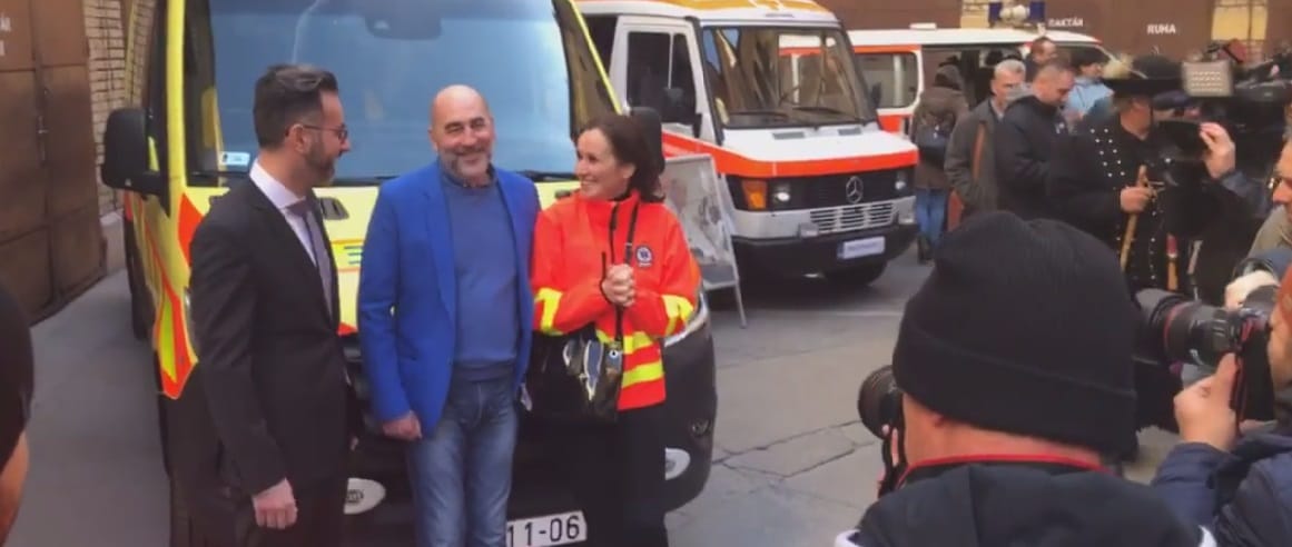 Kulka János egy kicsit úgy csinált, mintha a Szomszédokban lenne