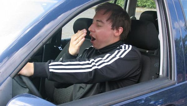 Legalább annyira veszélyes az álmos sofőr, mint a részeg