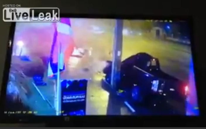 Sokkoló baleset: így jár, aki ész nélkül száguldozik éjszaka a városban – videó