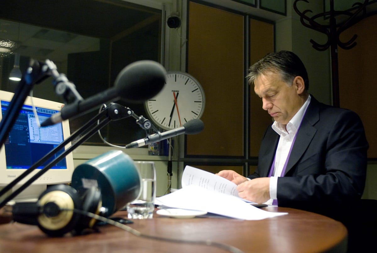 Mesterházy lenyomta Orbánt az esti híradókban