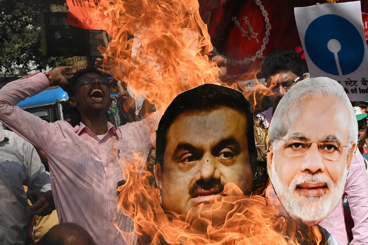 Beleremeghet India gazdasága, hogy óriásit bukott Adani cége