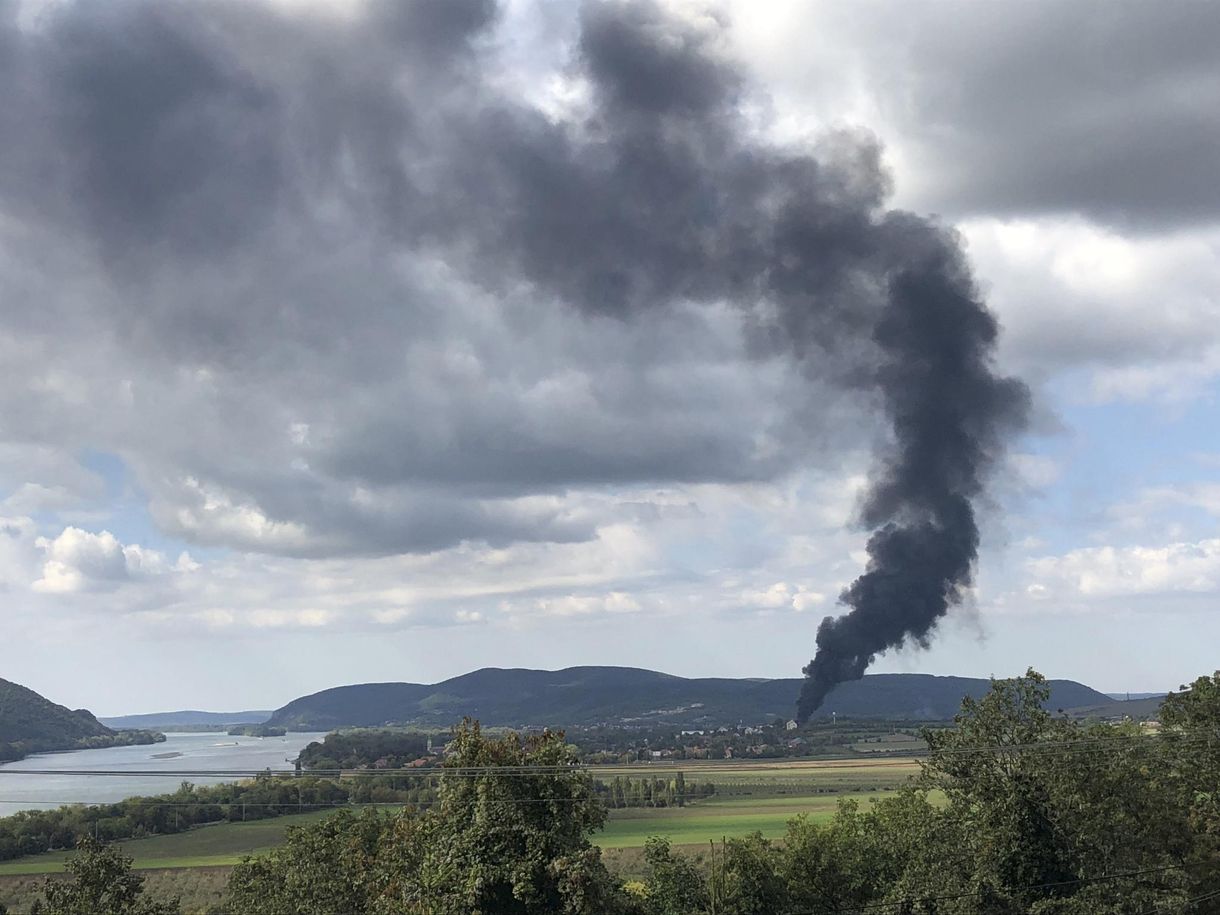 Tűz volt a szobi léüzemben, gáztározót is veszélyeztetett – fotó