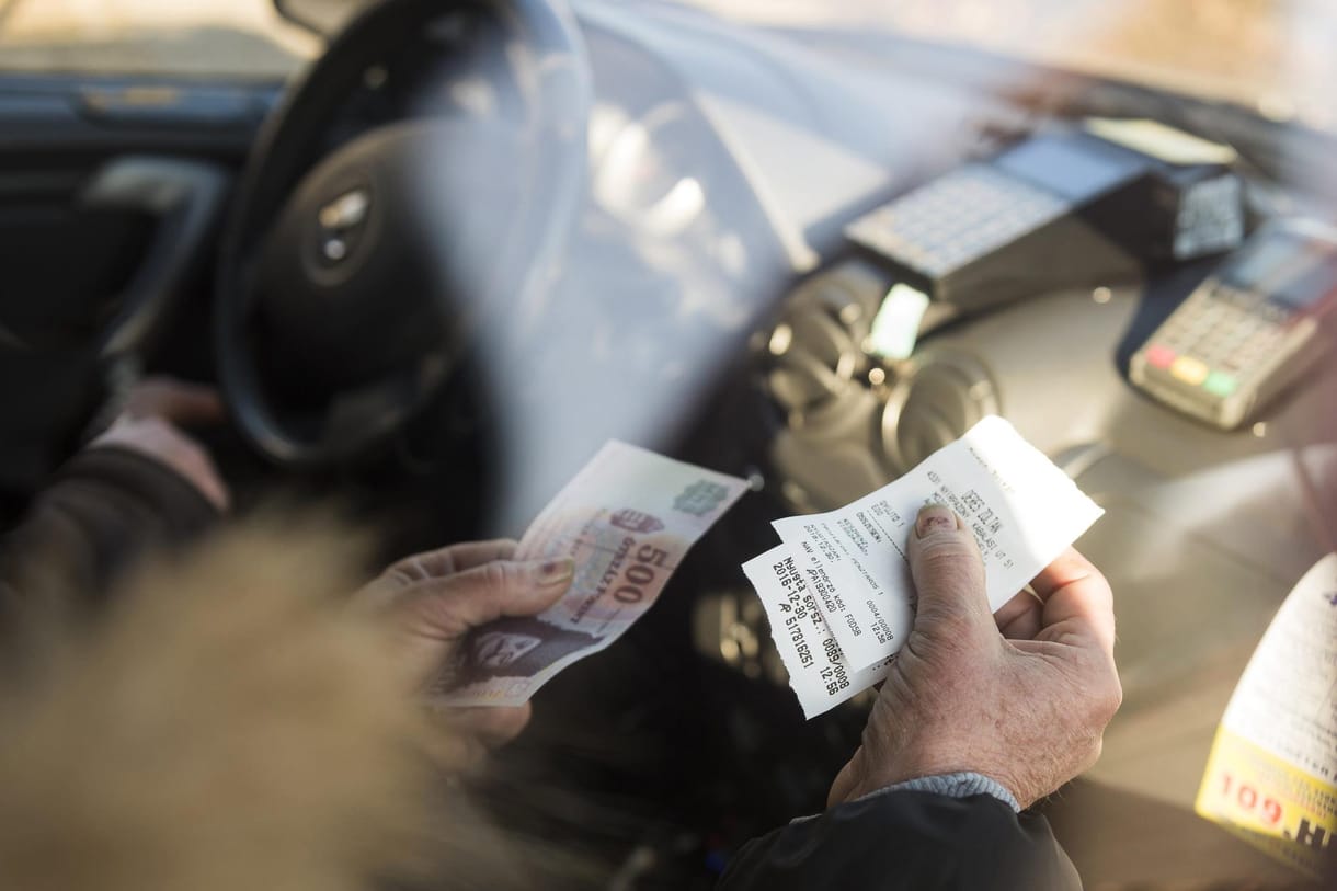 Országos Taxis Szövetség: Egyes városokban már holnaptól drágulhat a taxizás