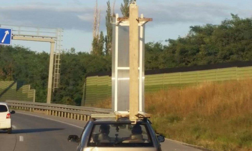 A nap kérdése: mit szállít ez a Suzukis az M0-son, és szabályosan teszi-e?